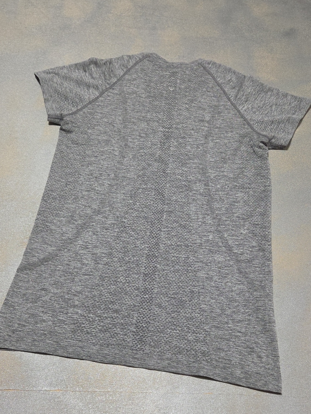 lululemon athletica Women's Short Sleeve Heather Gray Performance Tee